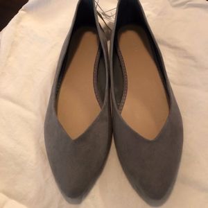 Old Navy Grey Flats- Size 10 *NEVER WORN*